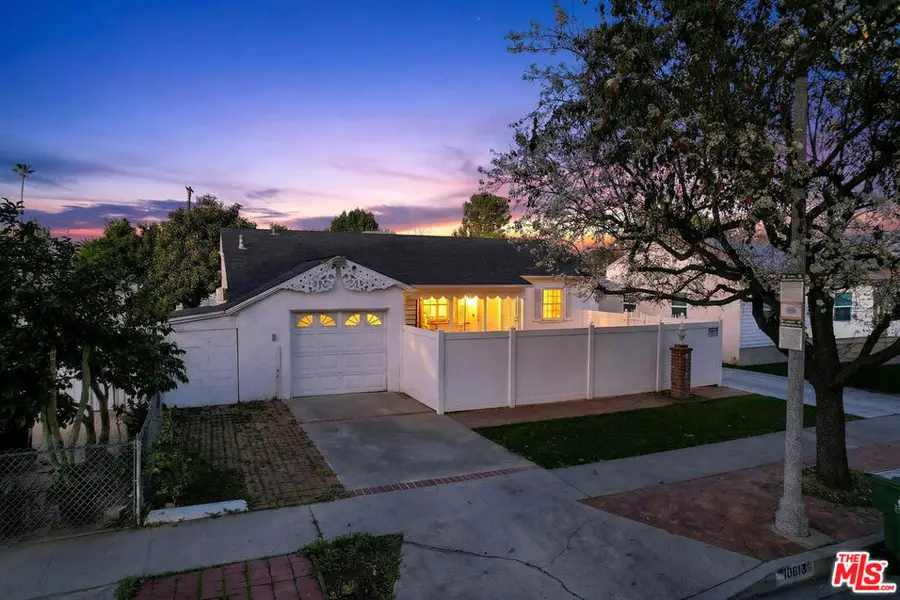 18813 Cantlay Street, Reseda, CA 91335 - #2
