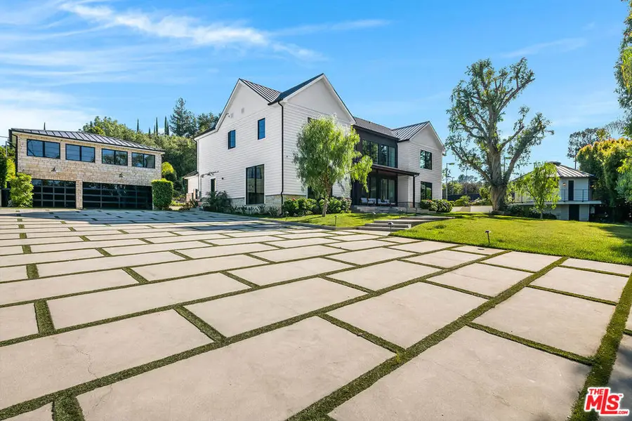 18762 Wells Drive, Tarzana, CA 91356 - #2