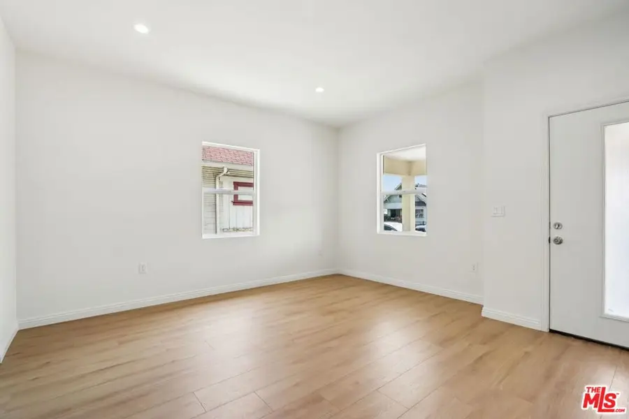 227 W 41st Street, Los Angeles, CA 90037 - #3