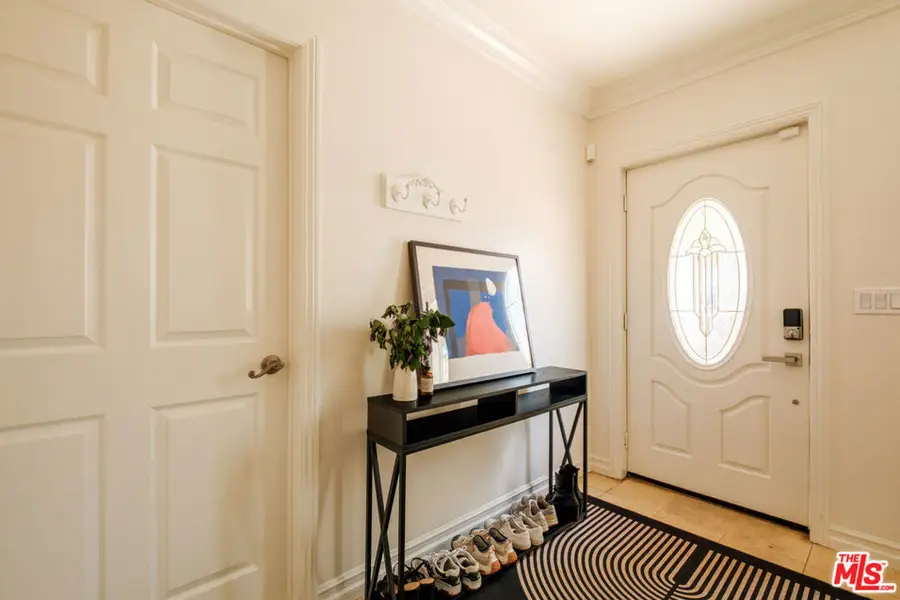 821 S Gramercy Place #2, Los Angeles, CA 90005 - #3