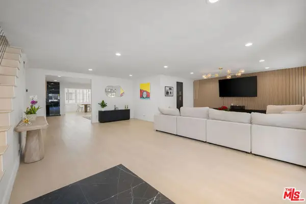 5315 Yarmouth Avenue #104, Encino, CA 91316