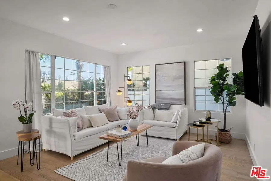 5143 Newcastle Avenue, Encino, CA 91316 - #2