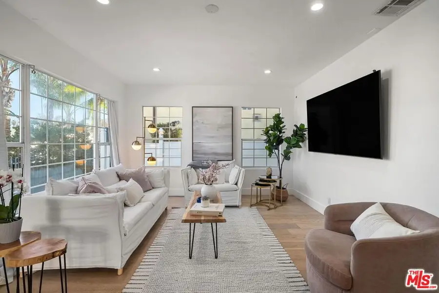 5143 Newcastle Avenue, Encino, CA 91316 - #3