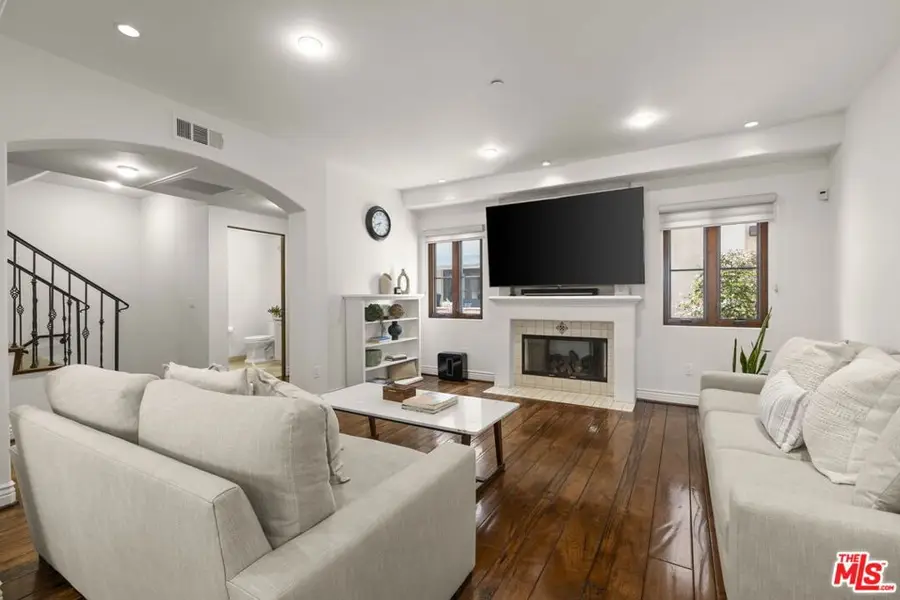 908 17th Street #4, Santa Monica, CA 90403 - #3