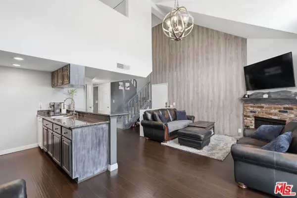 15946 Vanowen Street #209, Van Nuys, CA 91406