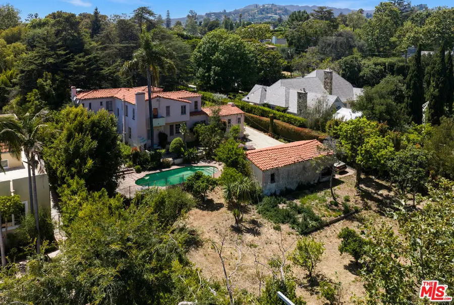 160 N Cliffwood Avenue, Los Angeles, CA 90049 - #3