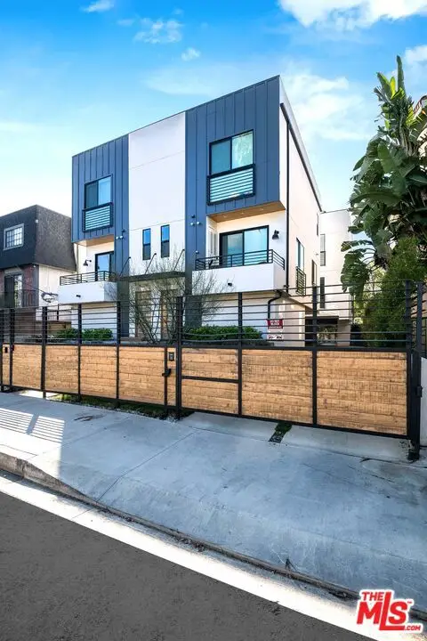 15330 Weddington Street, Sherman Oaks, CA 91411 - #3