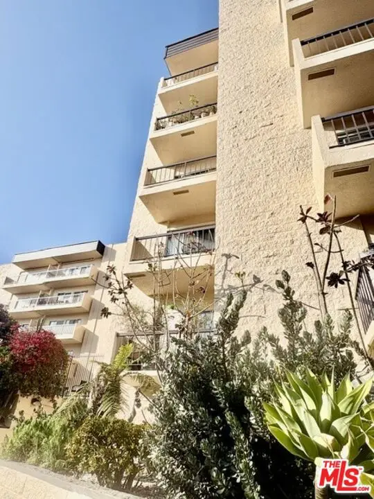 622 S Barrington Avenue #408, Los Angeles, CA 90049