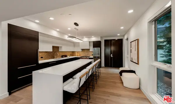 505 S Barrington Avenue #208, Los Angeles, CA 90049