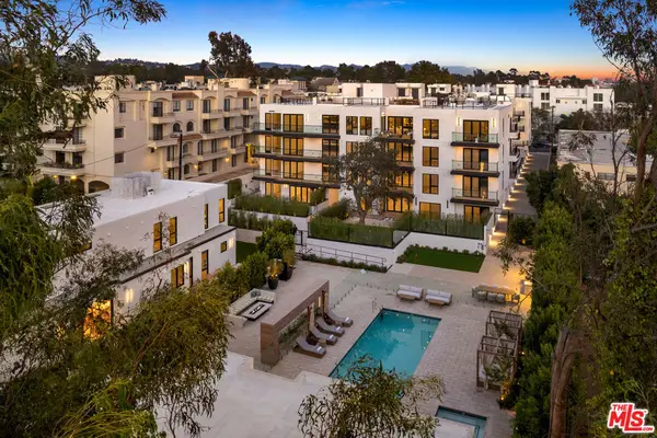 505 S Barrington Avenue #202, Los Angeles, CA 90049