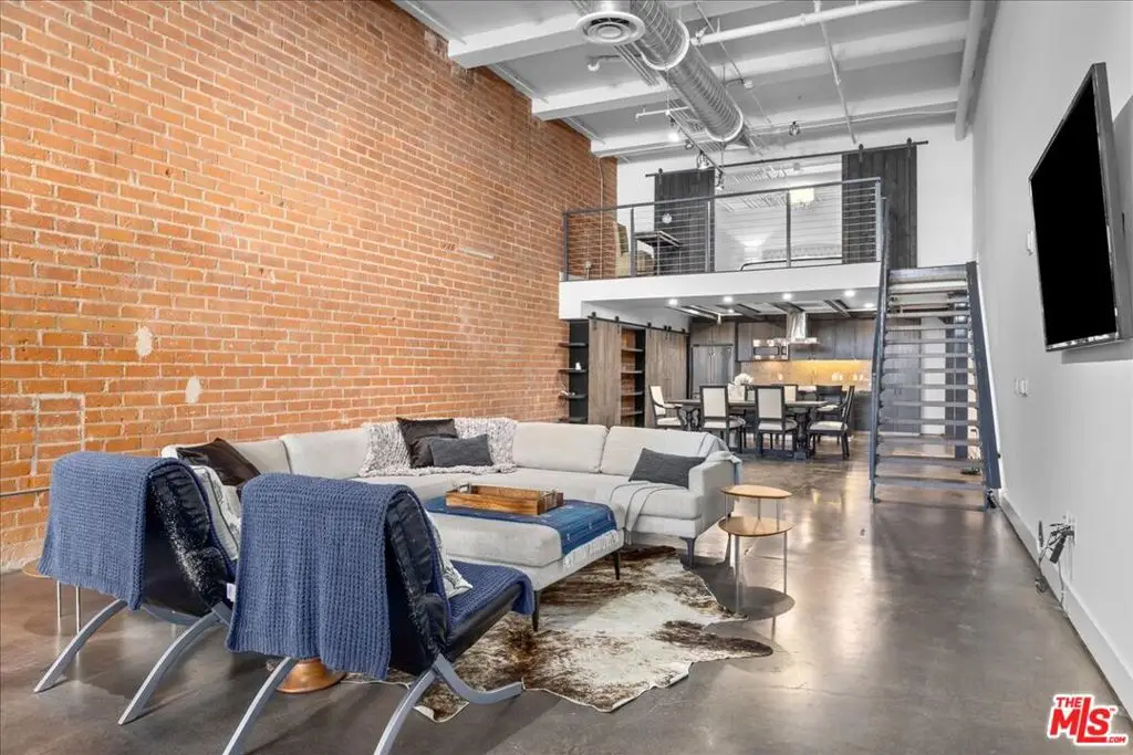 120 S Hewitt Street #6, Los Angeles, CA 90012 - #1