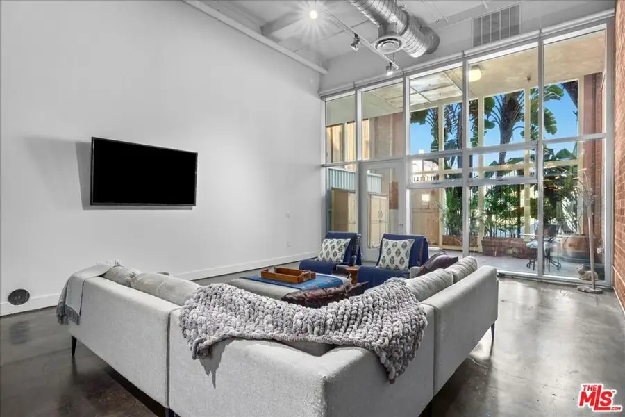 120 S Hewitt Street #6, Los Angeles, CA 90012 - #3