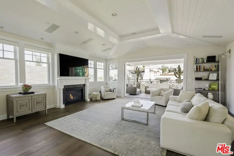 636 12th Street, Manhattan Beach, CA 90266 - #2
