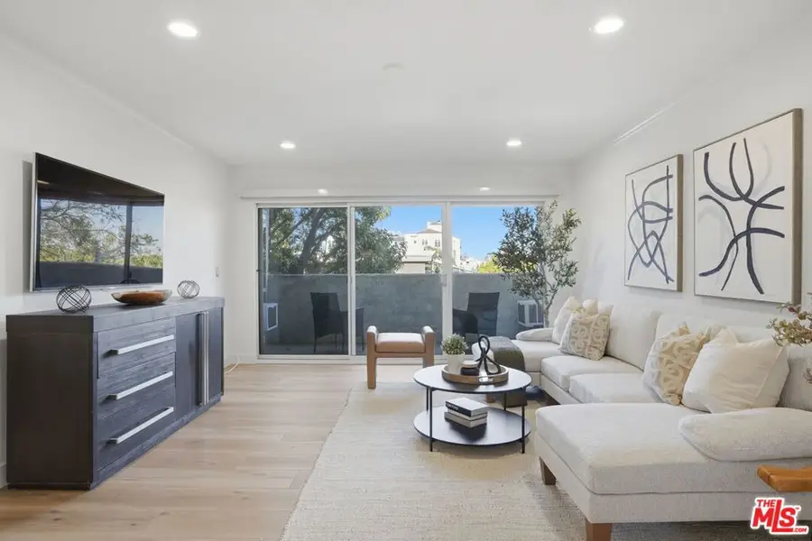 8400 De Longpre Avenue #209, West Hollywood, CA 90069 - #3