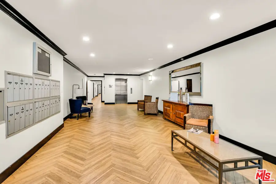 15248 Dickens Street #103, Sherman Oaks, CA 91403 - #2