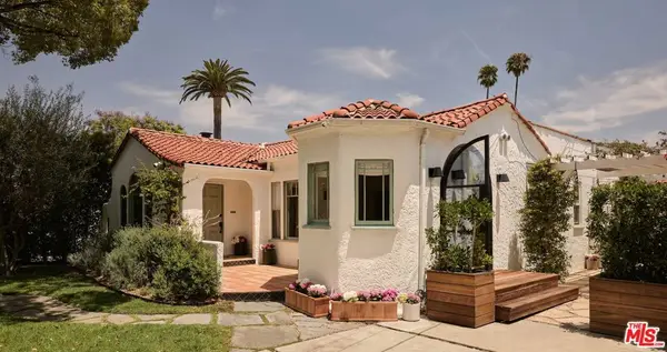 1090 Superba Avenue, Venice, CA 90291