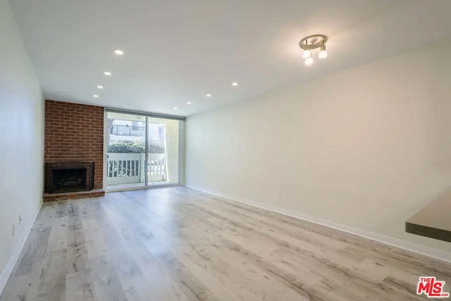 22 Navy Street #103, Venice, CA 90291 - #3