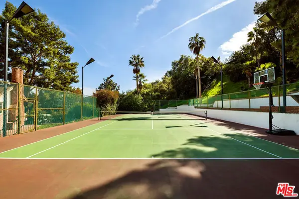 16016 Skytop Road, Encino, CA 91436