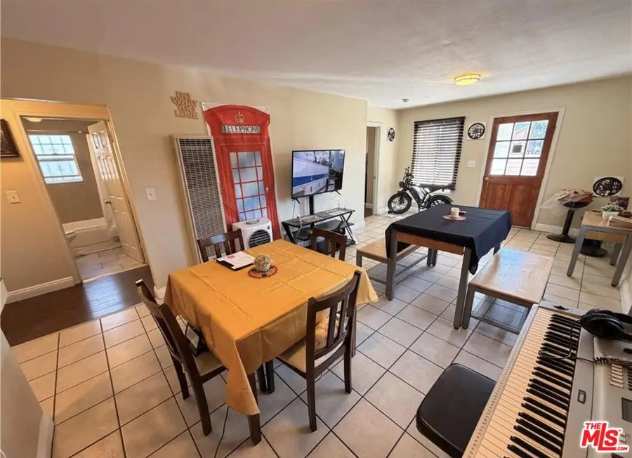 536 W 42nd Street, Los Angeles, CA 90037 - #3