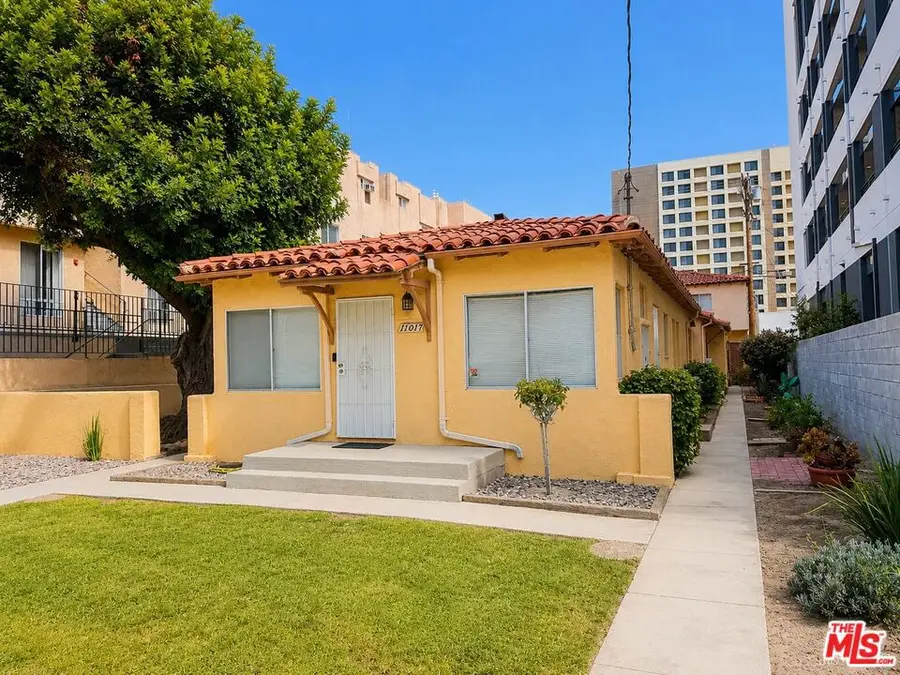 11017 Hartsook Street, North Hollywood, CA 91601 - #2