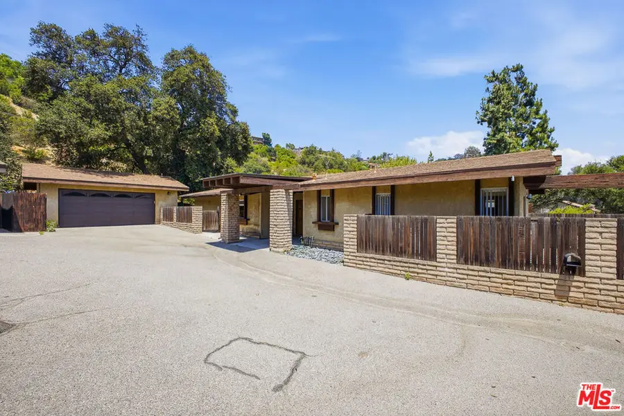 2215 Crescent Avenue, Montrose, CA 91020 - #2