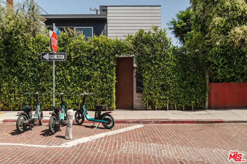 40 18th Avenue, Venice, CA 90291 - #1