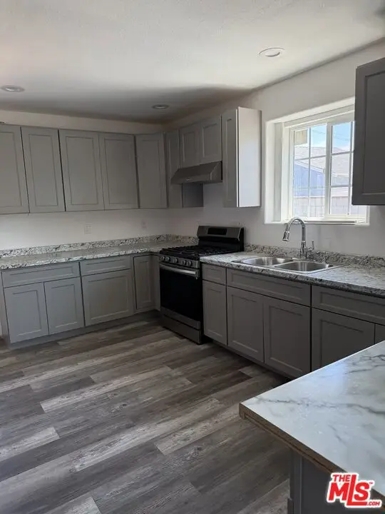 9406 S 5th Avenue, Inglewood, CA 90305 - #2