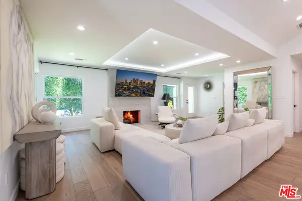 15710 Hartsook Street, Encino, CA 91436