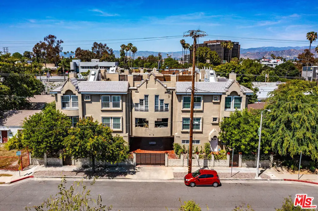 10929 Landale Street #2, Toluca Lake, CA 91602 - #1