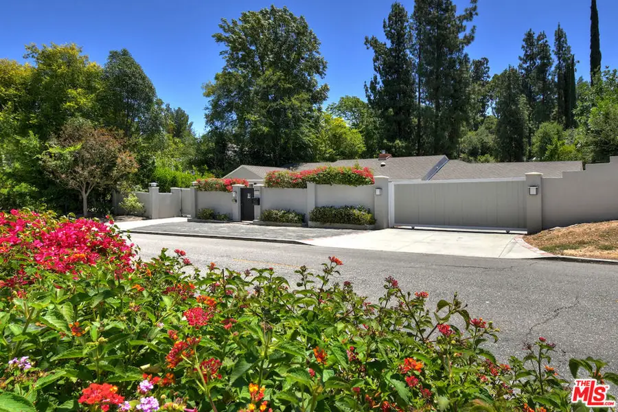 20044 Wells Drive, Woodland Hills, CA 91364 - #2