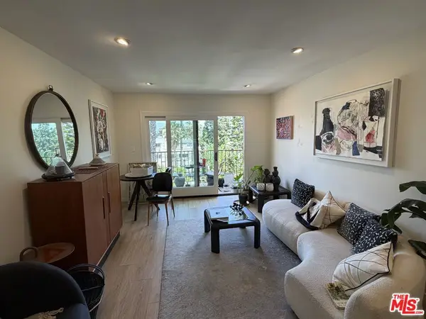 3407 Huxley Street #39, Los Angeles, CA 90027