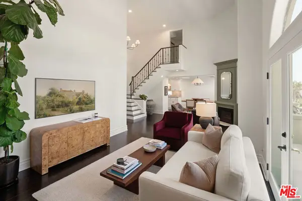 11690 Montana Avenue #PH301, Los Angeles, CA 90049