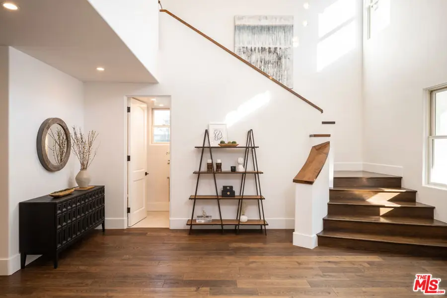 3496 Redwood Avenue, Los Angeles, CA 90066 - #3