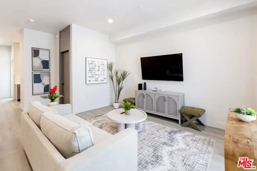 125 W Plymouth Street, Inglewood, CA 90302 - #1