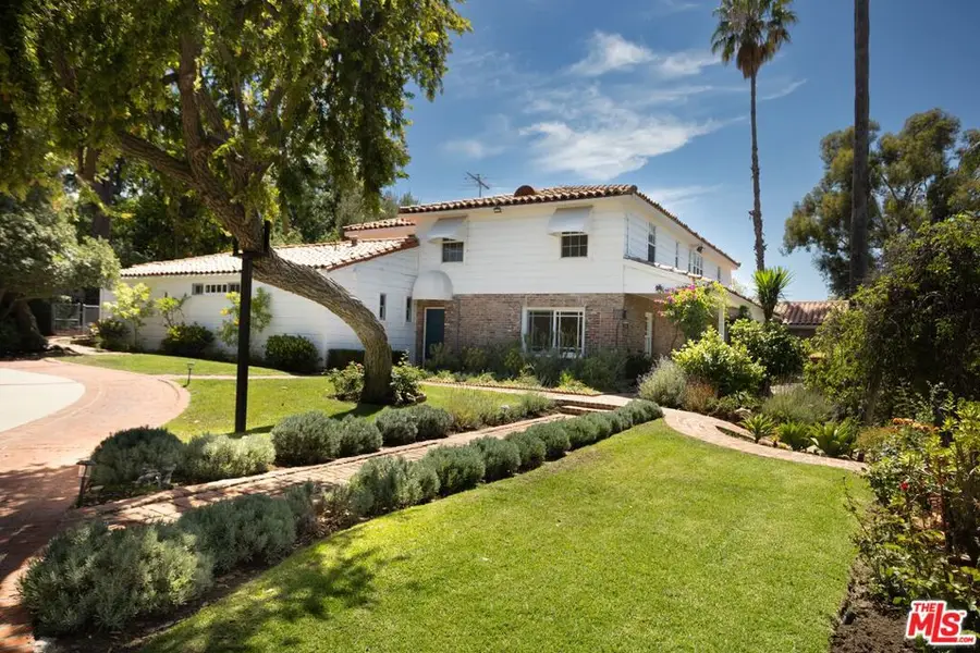 17534 Corinthian Drive, Encino, CA 91316 - #3