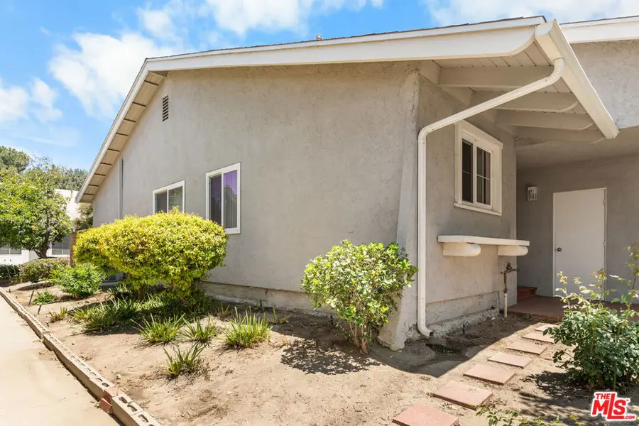 26834 Avenue Of The Oaks #D, Newhall, CA 91321 - #2