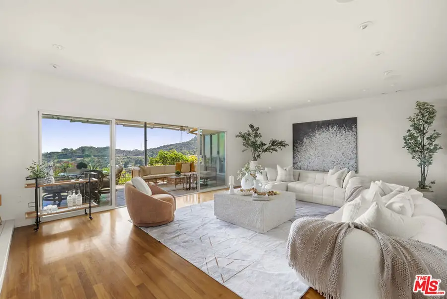 7132 Macapa Drive, Los Angeles, CA 90068 - #3