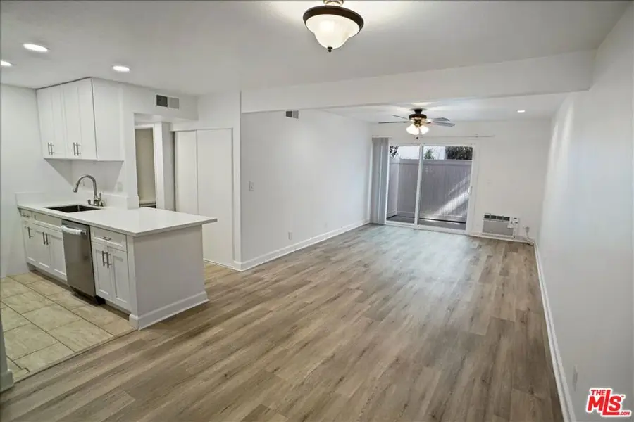18620 Hatteras Street #180, Tarzana, CA 91356 - #2