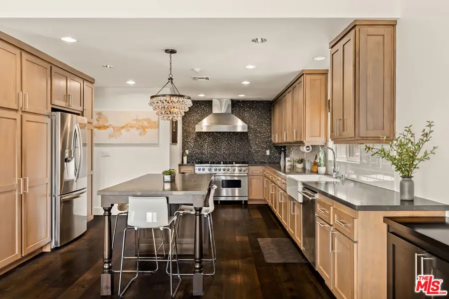 8231 Gulana Avenue, Playa Del Rey, CA 90293 - #3