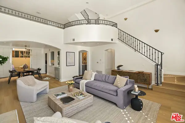 11982 Mayfield Avenue #D, Los Angeles, CA 90049