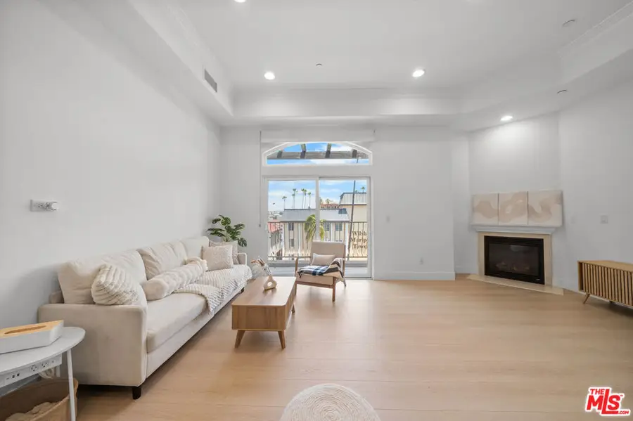 309 S Mariposa Avenue #301, Los Angeles, CA 90020 - #2
