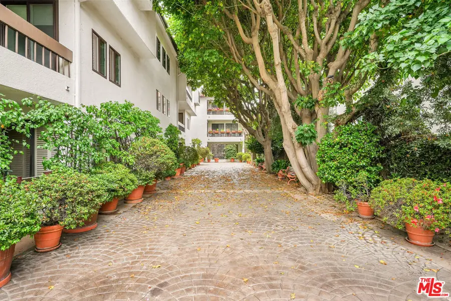 621 S Barrington Avenue #110, Los Angeles, CA 90049 - #2