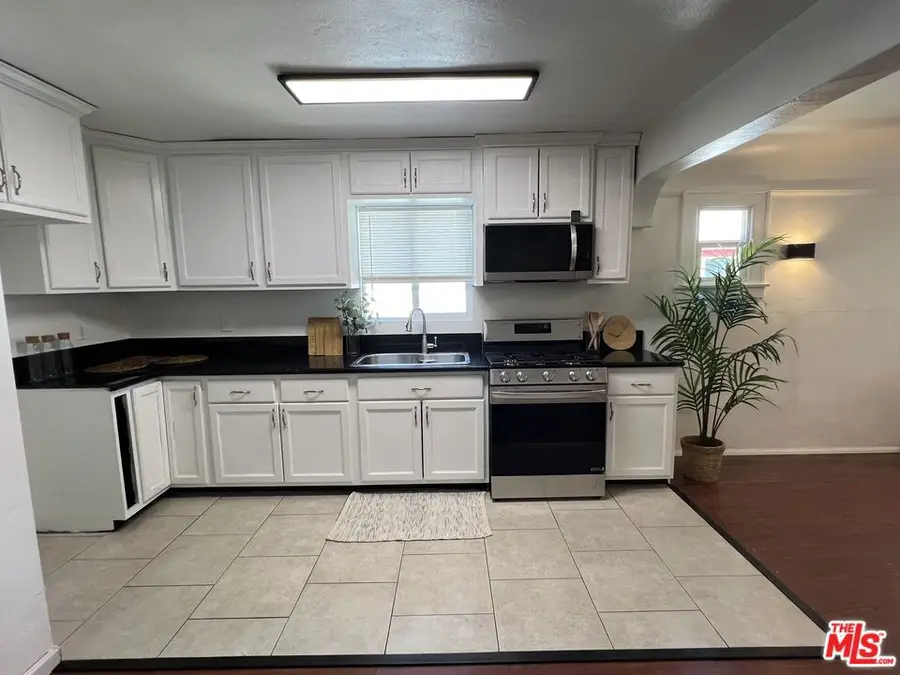 6055 7th Avenue, Los Angeles, CA 90043 - #3