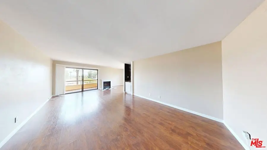 8710 Independence Avenue #301, Canoga Park, CA 91304 - #3