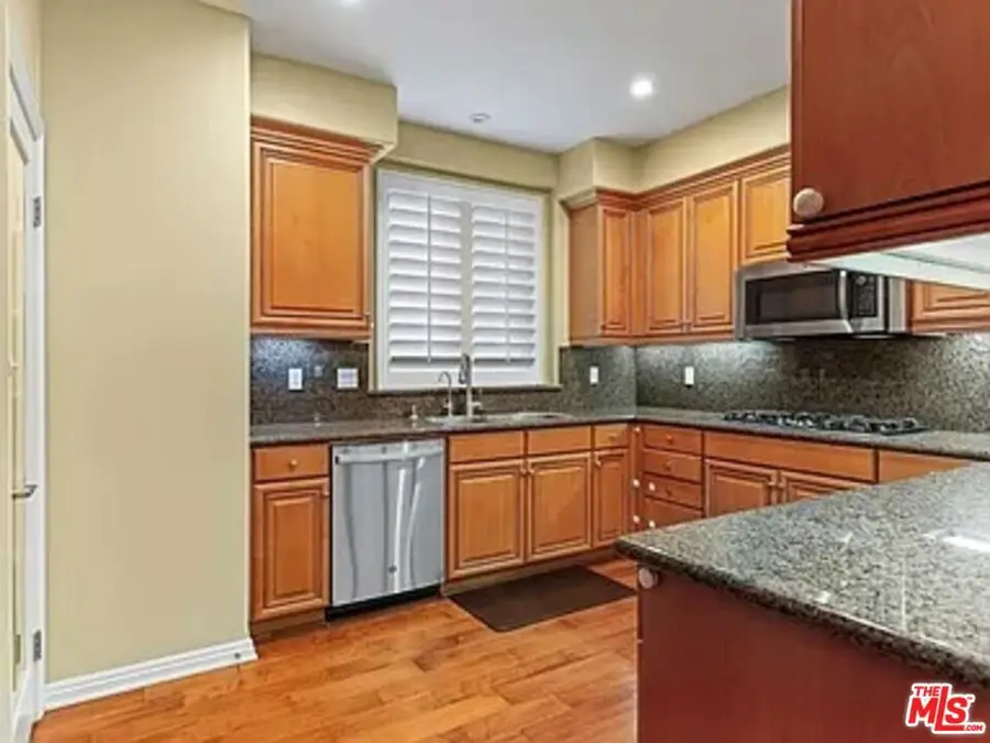 1810 S Barrington Avenue #5, Los Angeles, CA 90025 - #3
