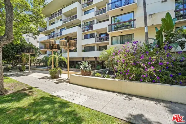 325 N Oakhurst Drive #PH2, Beverly Hills, CA 90210