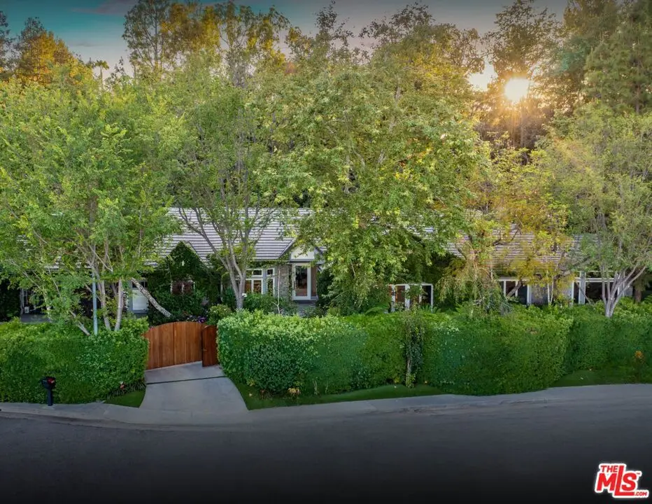19012 Dorlon Drive, Tarzana, CA 91356 - #1