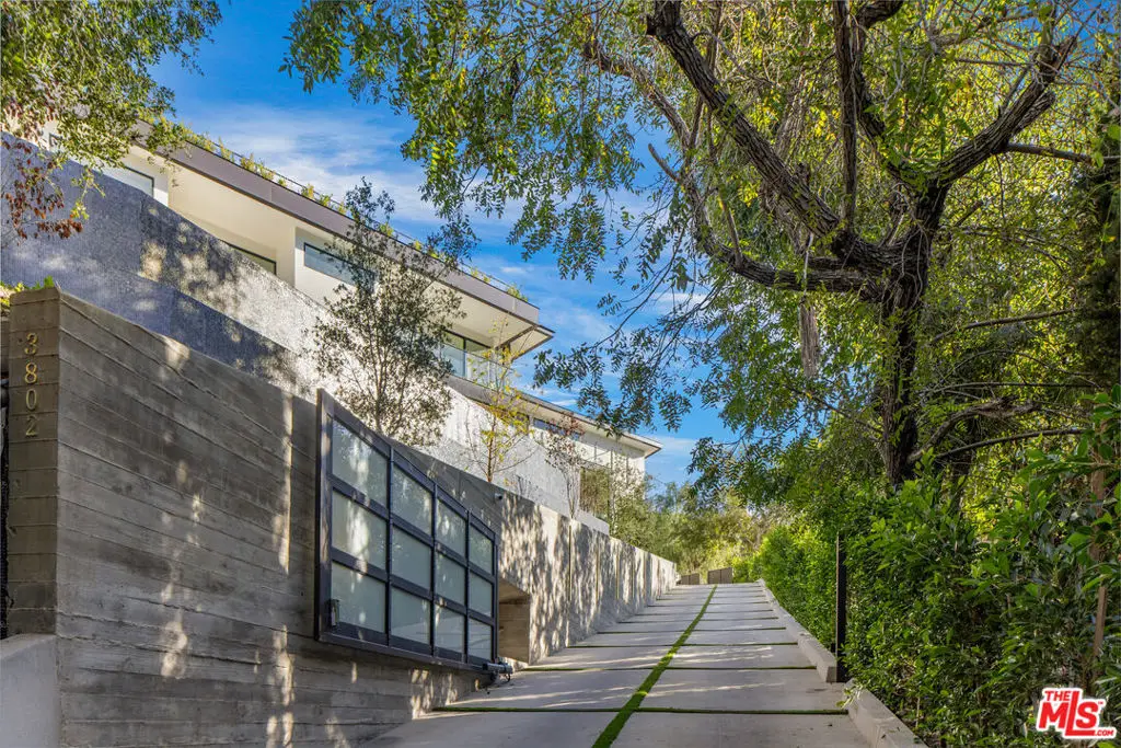 3802 Hollyline Avenue, Sherman Oaks, CA 91423 - #1