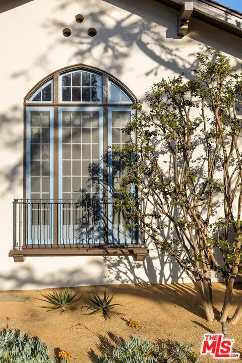 800 S Plymouth Boulevard, Los Angeles, CA 90005 - #3