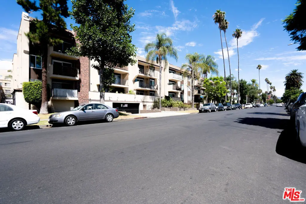 433 S Manhattan Place #108, Los Angeles, CA 90020 - #1